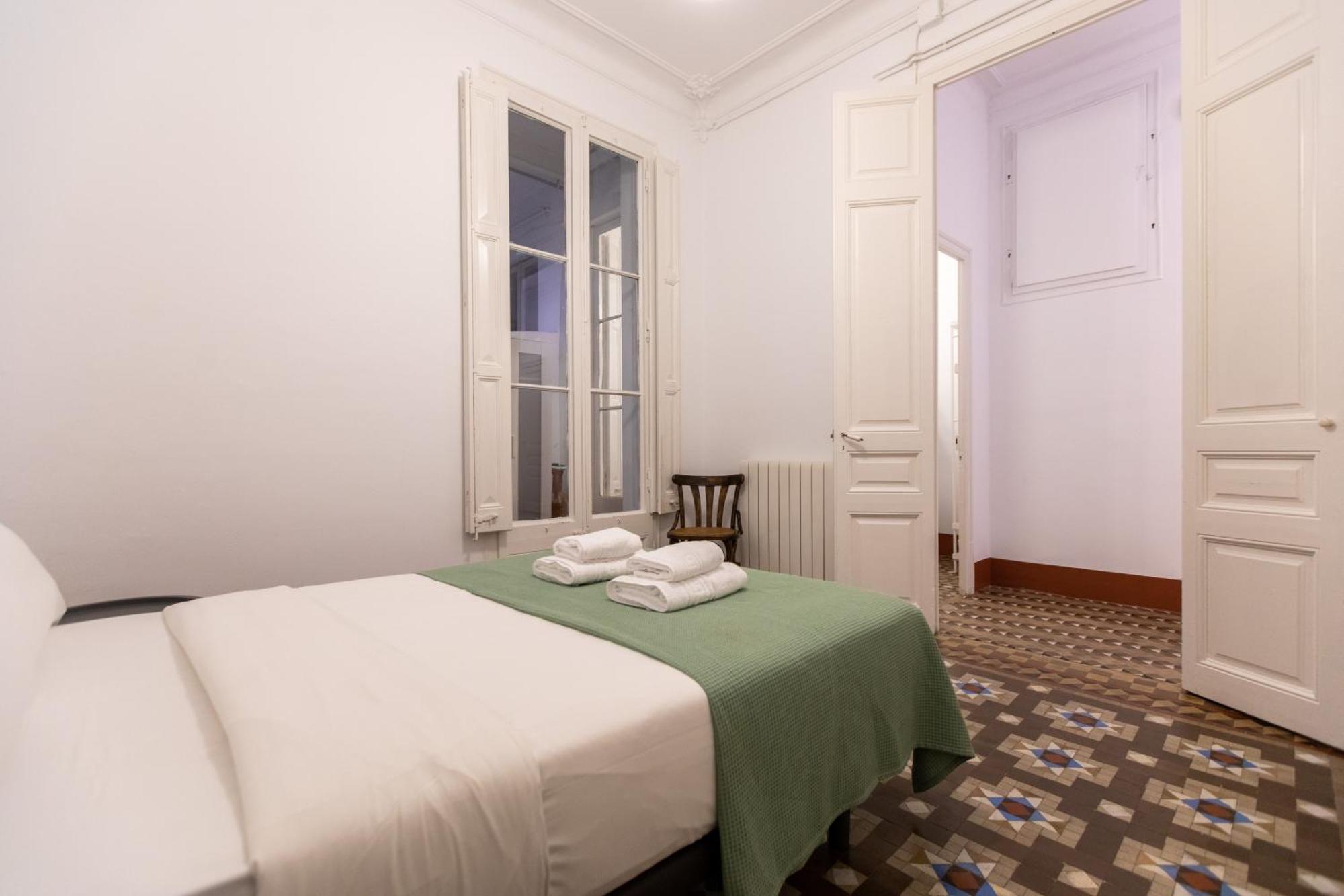 Bp2 - Big For Groups In Bcn Center Hutb - 77390 Barcelona